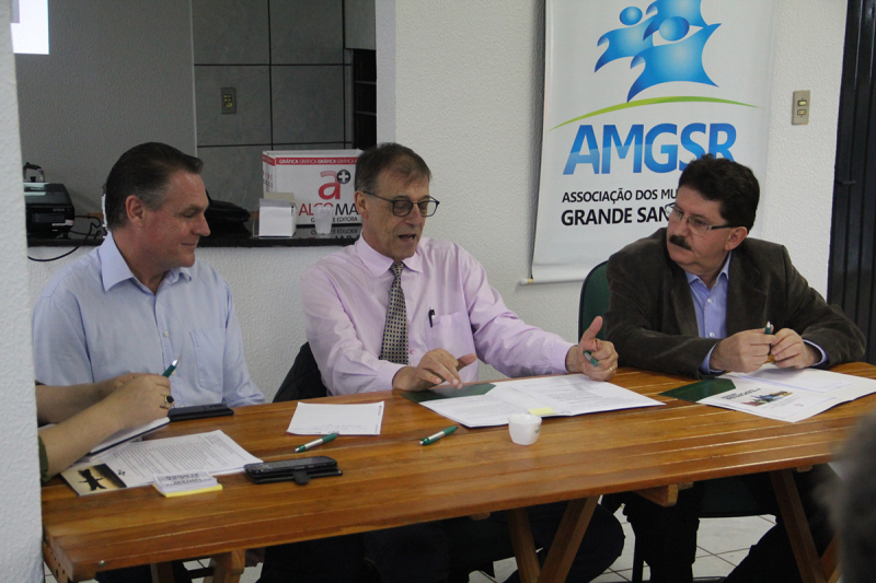 Prefeitos dialogam sobre o setor leiteiro durante a XV Expofeira